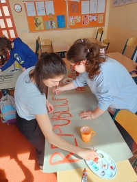 Pupils of Primary School Podharť Dvur Králové with Miloš Kubíček at the Stories of Our Neighbors project in 2021