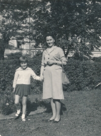 Magdalena Westman s maminkou, 1964