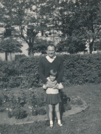 Magdalena Westman s tatínkem, 1964