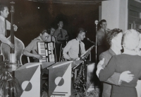 Jiří Kupilík při hudebním vystoupení