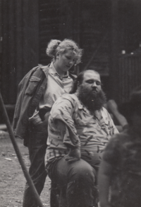 Na trampské svatbě v Hrubé Vrbce, konec 80. let 20. stol.