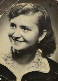 Mária Gabrhelová, roz. Blažejová, manželka Jozefa Gabrhela, ve svých 18 letech
