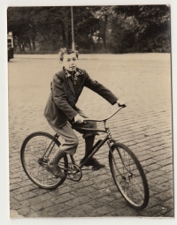 Ferdinand Čermák na kole, 50. léta, Praha