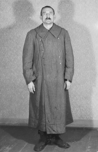 Heinrich Jöckel, velitel věznice gestapa Malá pevnost v Terezíně, po válce u soudu v Litoměřicích. Dne 26. října 1946 byl v Litoměřicích jako válečný zločinec oběšen.  Foto: Karel Šanda