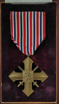 Československý válečný kříž, který otec obdržel in memoriam