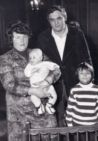 Štěpán Bittner s manželkou a dětmi v roce 1982