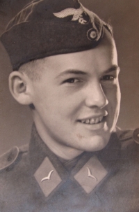 Jan Dražan jako vojín u letectva, Vídeň, 1942