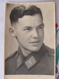 Jan Dražan jako vojín u letectva, Vídeň, 1942 a