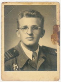 Josef Havlát druhý rok na vojně, dělostřelecký pluk, Brezno nad Hronom, 1954