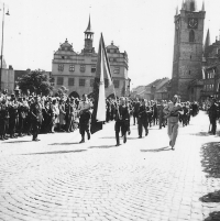 Slavnostní přehlídka na náměstí v Litoměřicích po válce (foto Karel Šanda)