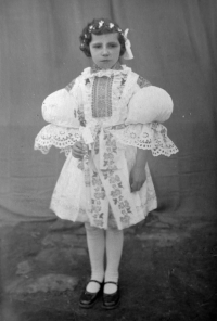 Marie Janošková první svaté přijímání, 1942