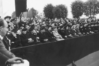 Národního pohřbu se účastnili bývalí vězni, pozůstalí, představitelé politického a veřejného života poválečného Československa (foto Karel Šanda)