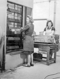 Odmašťování vyrobených dílů v továrně MWH Holleischen