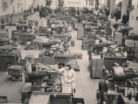 Pohled do haly F1 muniční továrny MWH Holleischen