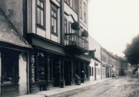 Dům čp. 334 v Králíkách, kde Paukovi žili do roku 1957