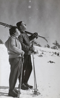 Manželé Šandovi na lyžích