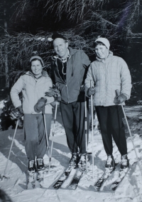 The Šandas with their youngest daughter Hana on skis