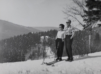 Manželé Šandovi na lyžích
