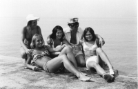 At a training camp in Croatia in 1975 with coach Bohuslav Rázl. L to R: Gabriela Soukalová-Svobodová, Miroslava Jaškovská, Emília Šuleková and Blanka Paulů