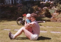 Dcery pamětnice Lucie a Gabriela (menší z nich) v roce 1990