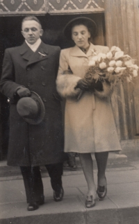 Svatba rodičů - Věry, rozené Vondrové, a Ladislava Pauka, 1941