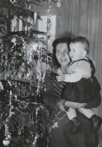 The first post-war Christmas in Litoměřice - the witness with her daughter Marie