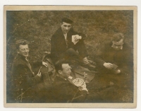 Vycházka bohoslovců II. ročník, Josef Havlát vlevo, Litoměřice, polovina 50. let