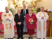 Zlatá svatba rodičů Josefa a Marie, synové Pavel a Josef (vpravo), Velké Němčice, 2011