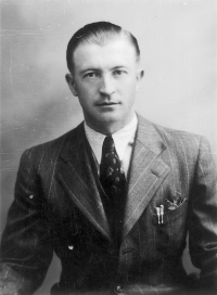 Official portrait of Anton Malloth, nicknamed "der schöne Toni", the warden of the Gestapo prison Small Fortress, from the archive of Karel Šanda, who worked in the photo booth of Gustav Worm's Litoměřice drug store during the war and apparently developed the picture