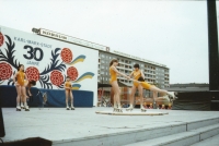 Krystina Hauck (druhá zprava), sport a dětství v NDR