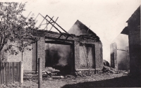 Následky požáru stodol v roce 1957