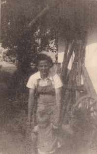Františka Šoltysová (maminka pamětnice) se synem Rudolfem kolem roku 1943