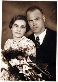 Parents of the witness, wedding photo, 1936
