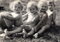 Sourozenci Rynešovi (Ludmila druhá zleva)