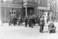 Arrest of Germans in Terezín after the war. The building of the inn where the Germans were held captive was demolished after the war. Photo: Karel Šanda