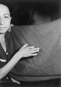 Terezínská vězeňkyně po válce. Foto: Karel Šanda