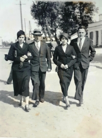 Happy 1930s, Josef Martinovský with his wife Marie (left), Český Malín