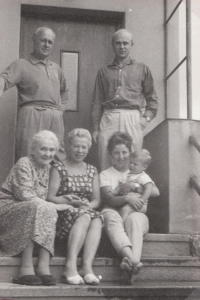 With family in Nepomuk on vacation at grandparents, 1967
