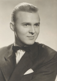 Maturitní fotografie Ladislava Čáslavského, 1959