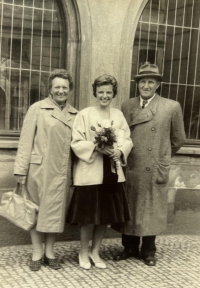 Jaroslava Dušátková at graduation with her parents, 1962