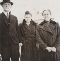Babička Anna, dědeček František a teta Marie Čáslavští