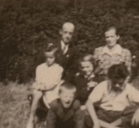 The Táborský family, Marie Sýkorová, second row, first from the right, 1945