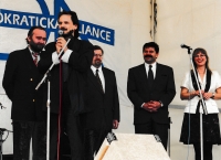 Stanislav Frank (uprostřed) na mítinku Občanské demokratické aliance, 1996