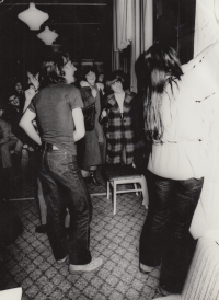 Členové kapely Marsyas v Klubu Q, Veselí nad Moravou, 1979