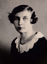 Božena Barlogová, babička Františka Chrástka, 1931