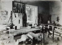 Dílna puškařství Jaroslava Teichmana v Pekařské ulici v Olomouci v roce 1946