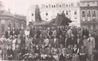 Dorostenky sokolské župy ze Starého Města pod vedením tety pamětnice v době XI. všesokolského sletu, Praha, 1948