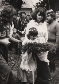 Jitka Roubíčková with her daughter Adéla, who was laying a wreath during the Hobby Club Liberec event in 1983