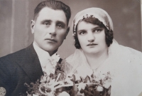Wedding photograph of the parents Joself and Emílie Pavelec; 1934 
