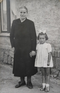 Josefa Pavelcová s babičkou Kristýnou